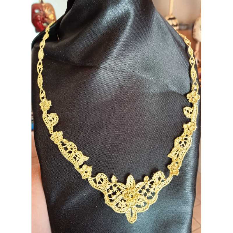 Collier en dentelle à l'aiguille de...